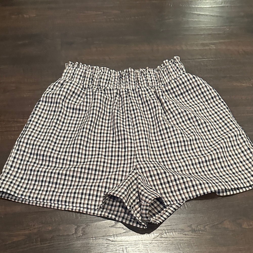 entro High Waist Checkered Shorts in Black and White